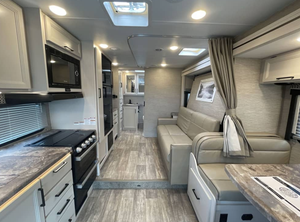 2023 2025 2024 Used T-h-o-r C-h-a-t-e-a-u 2-2-E-C Rvs Camper Motorhomes Travel Trailer - Product Image 5