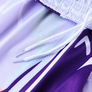 Conjunto de uniforme de baloncesto personalizado para la escuela o la liga, kit de camiseta de baloncesto atlético con impresión personalizada completa - Product Image 4