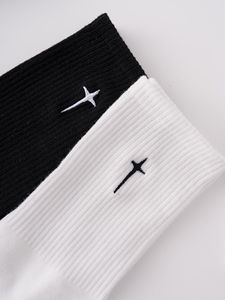 Chaussettes courtes et design en coton de couleur unie à bas prix pour hommes design et logo personnalisés vente en gros - Product Image 6