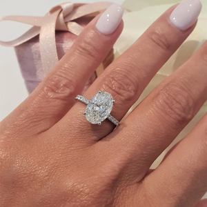 4ct Oval Lab Grown Diamond VS Clarity EF Color Solitaire Anillo de compromiso de Halo oculto 14K Oro blanco Certificado IGI - Product Image 2