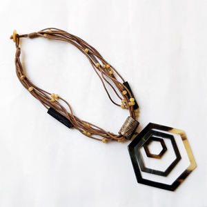 Meilleure vente de bijoux de mode nouveau design collier en résine rouge - Product Image 5