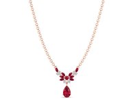 Kalung Batu Permata Ruby Potongan Pir Desain Mewah REYES 6.91 karat dalam Perak Sterling 925 Perhiasan Pesta Moissanite Untuk Wanita