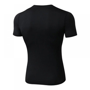 เสื้อยืดคอกลมแขนสั้นทรงสลิมฟิตสำหรับผู้ชาย สีดำล้วน แห้งเร็ว ผลิตจากผ้าโพลีเอสเตอร์ถัก สวมใส่สบายๆ สไตล์สปอร์ต - Product Image 2