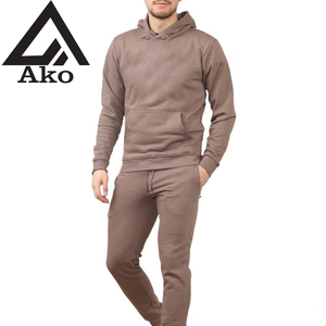 Survêtement de haute qualité pour hommes, 100% coton, poids moyen, respirant, séchage rapide, logo personnalisé, tendance, sweat-shirts et pantalons de jogging marron par Ako - Product Image 1