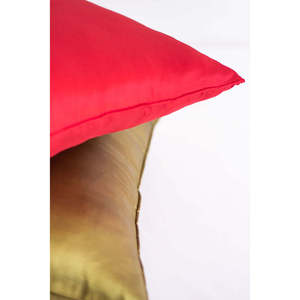 หมอนอิงตกแต่งสีแดงและสีทอง - Product Image 1