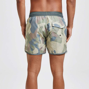 Pantalones cortos estampados informales para hombre con diseño personalizado de material transpirable para promociones y eventos de playa con logotipo OEM - Product Image 3