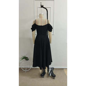 Robe longue évasée en crêpe importé pour femme, à bretelles, épaules dénudées, décolleté cœur, 37501 - Noir - Product Image 6