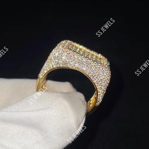 Ensemble de canaux tendance en argent 925 plaqué rhodium sur mesure pour hommes Bague de championnat Baguette Moissanite pour cadeau de rappeur de fiançailles - Product Image 4