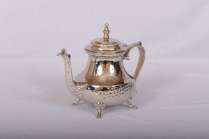 Belle bouilloire en laiton avec un design en relief et des gravures de bétail pour un usage domestique et pour offrir en cadeau, y compris des cuillères en métal - Product Image 2