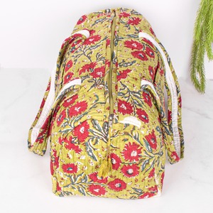 Bolsa de Viaje de Fin de Semana de Lujo, Acolchada con Diseño Floral, de Algodón, Hecha a Mano con Estampado de Bloques, de Gran Capacidad - Product Image 2