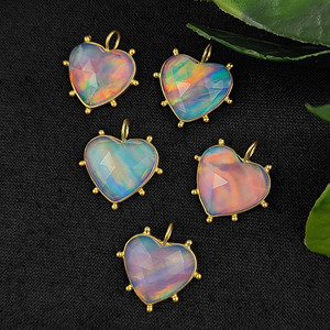 Colgante de Plata de Ley 925 con Gema Facetada en Engaste de Bisel de Ópalo de Fuego en Forma de Corazón Cristiano Vintage, Dijes al por Mayor - Product Image 1