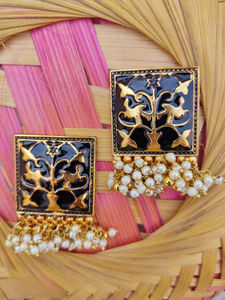 ต่างหูห้อยประดับมุกเทียมแบบกุงกรู งานมีนาคารี สีเขียวอมฟ้า ชุบทอง เงินเยอรมัน ดีไซน์เนอร์ ผลิตจากทองเหลืองคุณภาพพรีเมียม - Product Image 4