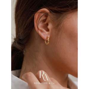 Orecchini a Cerchio Intrecciati Placcati Oro 18K, Leggeri e Delicati, Anelli alla Moda per Mamma, Regalo Perfetto per Lei - Product Image 5