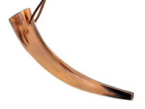 Corne musicale polie Viking faite à la main Décoration de Noël traditionnelle et récipient à boire - Product Image 3