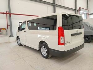 Toyota Hiace 2.8 L Diesel STD Toit Noir Pare-chocs Manuelle 9 Places Neuf/Occasion 2026 - Product Image 3