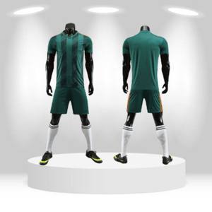 Fabricant OEM d'uniformes de football, maillot et short personnalisés de haute qualité, séchage rapide, respirant, pour l'entraînement et les matchs compétitifs - Product Image 4