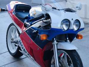 Nouvelles <span class=keywords><strong>Honda</strong></span> <span class=keywords><strong>RC</strong></span> <span class=keywords><strong>30</strong></span> en vente : Moto sportive haute performance pour la course sur route, machine à vitesse maximale - Product Image 1