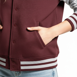 Chaqueta universitaria con letras de béisbol para mujer de alta calidad personalizada con bordado de chenilla y mangas de cuero para otoño - Product Image 5