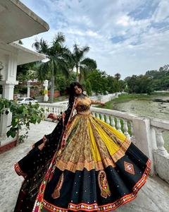 Muselina de algodón estilo indio con diseño de impresión digital y trabajo de espejo real con borde de encaje pesado listo Lehenga Choli - Product Image 3