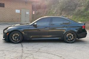 Voiture d'occasion haut de gamme 2018 B-MW M3 CS - Product Image 2