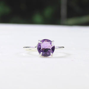 Anillo fino minimalista de Plata de Ley 925 brillante de 7mm, amatista púrpura de corte brillante con ajuste de bisel, ajuste de punta delicada - Product Image 5