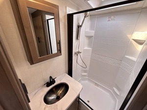 Nouvelle caravane Keystone C-o-u-g-a-r 33RLI 2026 à vendre pour le camping et les voyages - Product Image 2