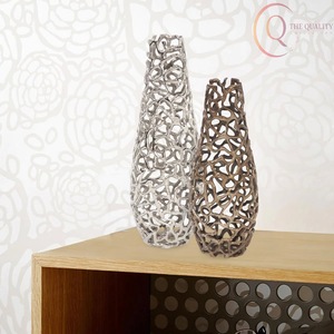 Florero Moderno de Metal para Mesa, Diseñado para Decoración Contemporánea, Ofrece una Belleza Duradera - Product Image 4