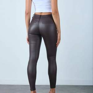 Pantalons en cuir personnalisés pour filles avec logo personnalisé pour femmes - Product Image 4