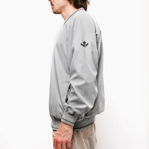 Chaqueta Bomber Unisex Premium Personalizada con Cuello en V, Elegante Sudadera Gris con Puños Acanalados para Hombre y Mujer - Product Image 4