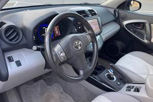 Sedán Eléctrico 2014 con Tracción en las Cuatro Ruedas, Motor Doble, Batería de Litio, Neumáticos R18, Asientos de Cuero, Cámara Trasera, Techo Panorámico, Faros LED - Product Image 4