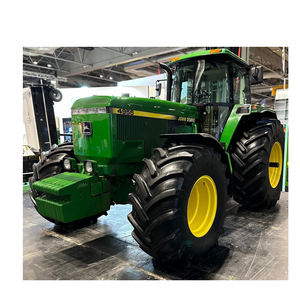 Tractor utilitario compacto John Deer 4066R diseñado para agricultores modernos que necesitan fuerza y eficiencia - Product Image 3