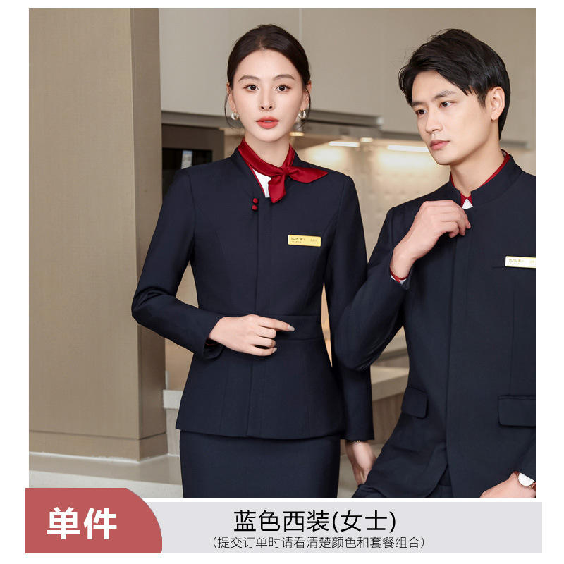 Le costume bleu des femmes