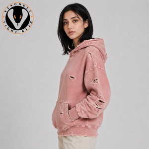 Sweat à capuche premium pour femme, effet usé, tissu doux, confort décontracté et détails vintage pour les styles modernes, décontractés et streetwear. - Product Image 3