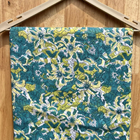 Ce tissu respirant, doux et de qualité supérieure est idéal pour la confection de vêtements, la couture, le quilting et les travaux manuels.
