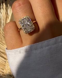 Bague de fiançailles halo en moissanite taille radiant 8x11mm, plaquée or jaune, argent 925, bijoux de mariage fins pour femmes, vente en gros - Product Image 4
