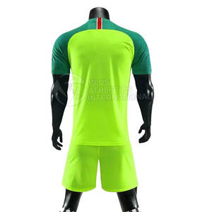 Uniforme de fútbol Premium Tela de poliéster Traje deportivo cómodo para equipos Uniforme de fútbol personalizado - Product Image 2
