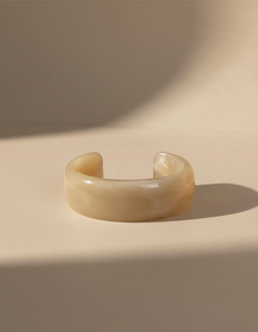 Bracelets en résine de luxe écologiques faits à la main, bijoux de créateur pour femmes, finition lisse, polissage élevé, mariage, fête - Product Image 3