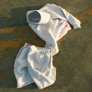 Sudaderas con capucha y cremallera personalizadas para hombre, conjunto de chándal con logotipo de parche bordado, chándal gris, conjunto de dos piezas, sudaderas con capucha y pantalones cortos unisex, conjunto para hombre - Product Image 3