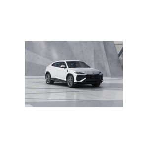 Lamborghini Urus Pearl Capsule, avec des options de couleurs vibrantes et des intérieurs de luxe - Product Image 2