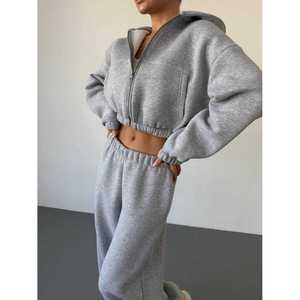 Survêtement gris chiné clair pour femme avec veste à capuche zippée et pantalon assorti, marque privée OEM Trackstar - Product Image 3