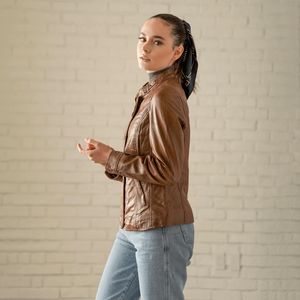 Abrigo de Motociclista de Piel de Oveja Genuina Color Marrón Cognac para Mujer, Cuello Alto, Corte Entallado, Cierre de Cremallera y Botones, Forro de Algodón, Ropa de Invierno - Product Image 5