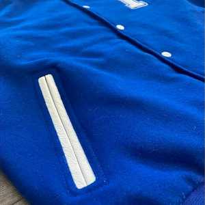 Veste universitaire avec fermeture à glissière, sweat à capuche, écusson chenille, logo brodé, conception personnalisée, fournisseur OEM, fabriqué au Pakistan, toutes tailles - Product Image 6