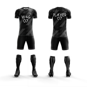 Ensemble de maillot et short de football personnalisé pour homme, imprimé par transfert thermique, 100% polyester, écologique, séchage rapide, extensible, uniforme de football - Product Image 4
