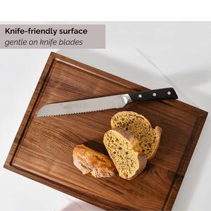 Tabla de cortar con ranuras y superficie apta para cuchillos, diseño grueso y liso, ideal para cortar pan, servir y uso diario en la cocina. - Product Image 5