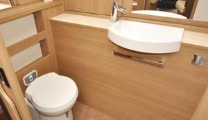 Moderno Vehículo Recreativo Todoterreno de Lujo RIMOR, Nueva Autocaravana para Campamentos al Aire Libre Orientados a la Aventura, para Uso Doméstico - Product Image 6