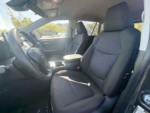 Toyota RAV4 XLE FWD SUV 2024 d'occasion, boîte automatique 8 vitesses, transmission intégrale, freins ABS - Product Image 3