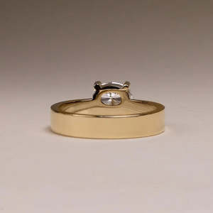 Bague de fiançailles solitaire pour femme en or jaune ovale, diamant de laboratoire certifié IGI 1,30 ct, couleur D-E-F, clarté VVSVS - Product Image 2