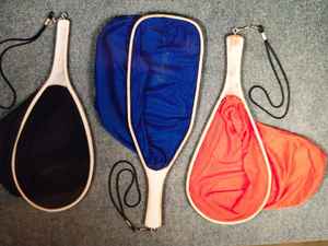 Filet à main en bois de haute qualité pour la pêche à la mouche et la libération de la truite avec un long crochet de suspension élastique profond - Product Image 4