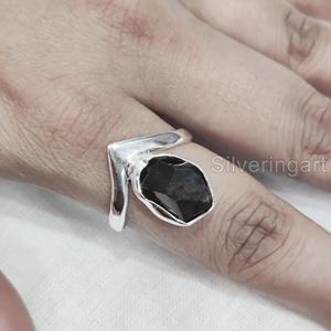 แหวนเงินแท้ 925 ประดับพลอยควอตซ์สโมคกี้ดิบธรรมชาติทรงมงกุฎ สำหรับผู้หญิง เหมาะสำหรับเป็นของขวัญวันครบรอบ - Product Image 4