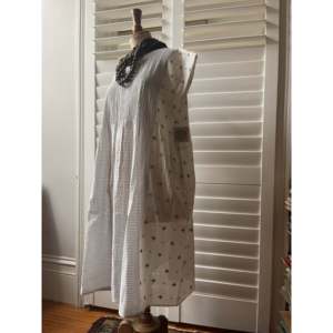 Vestido RIMA Jamdani - Indigo Reflection, Silueta Holgada con Cintura Natural - Product Image 4